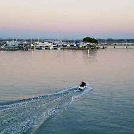 ספינת מלון Floating House Barbana Reachable Only By Boat גראדו
