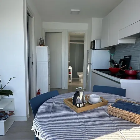 Floating House Barbana Reachable Only By Boat ספינת מלון